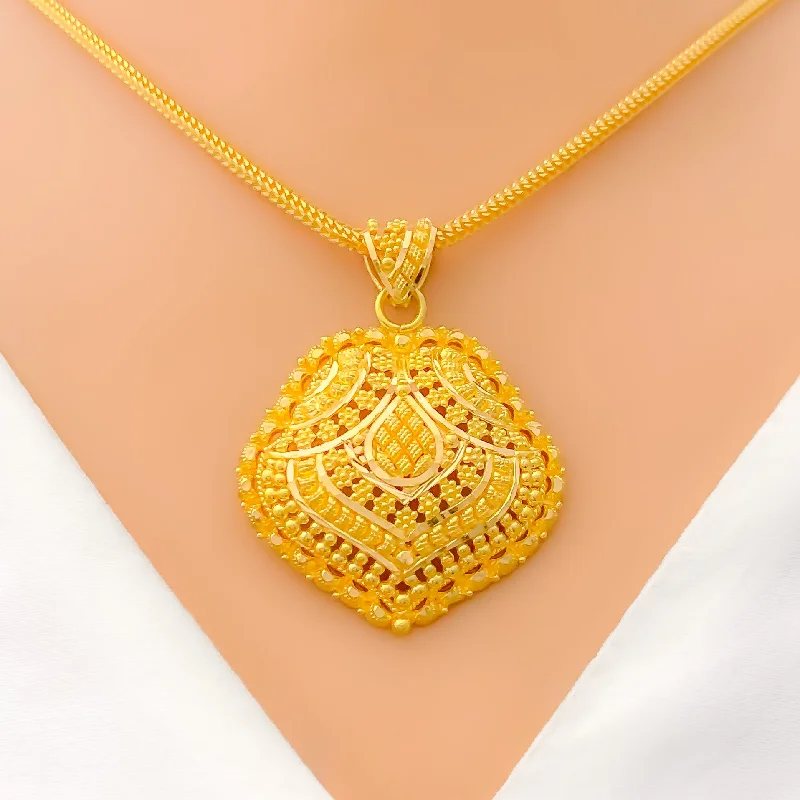 Tasteful Evergreen 22k Gold Pendant Set