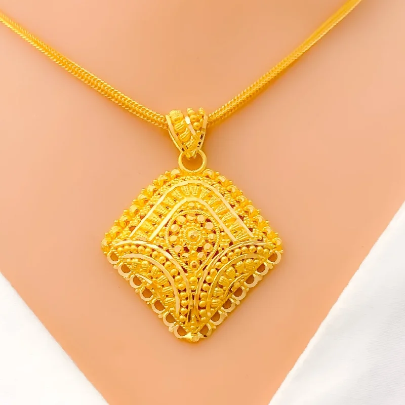 Tasteful Petite 22k Gold Pendant Set