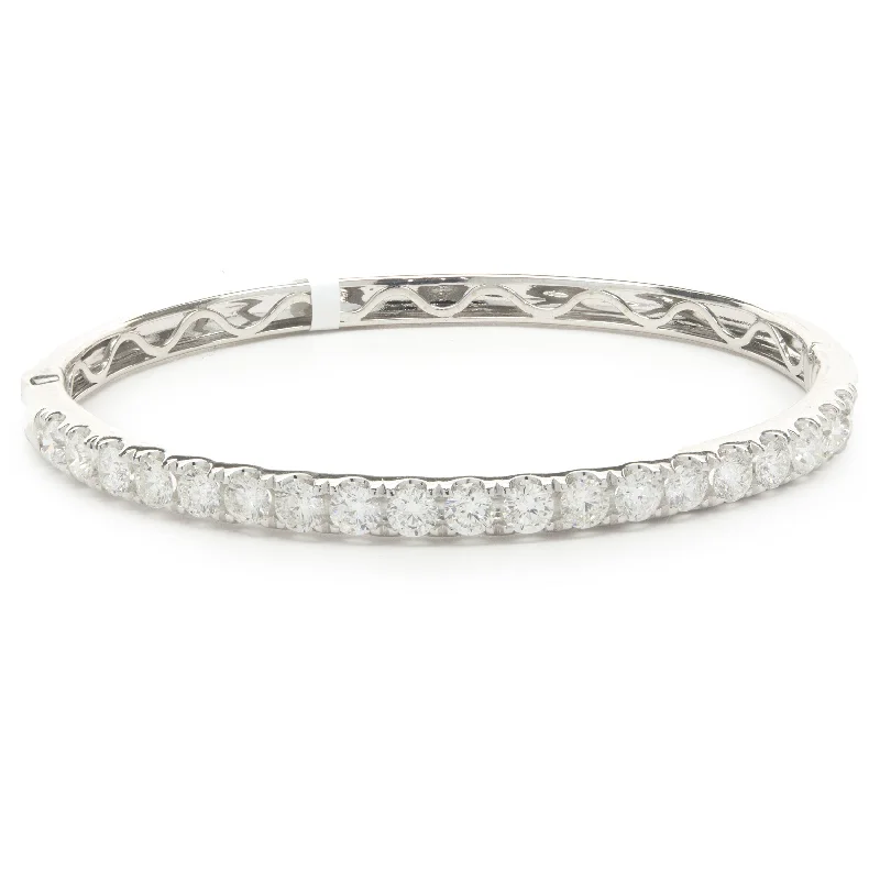 18 Karat White Gold Diamond Bangle Bracelet